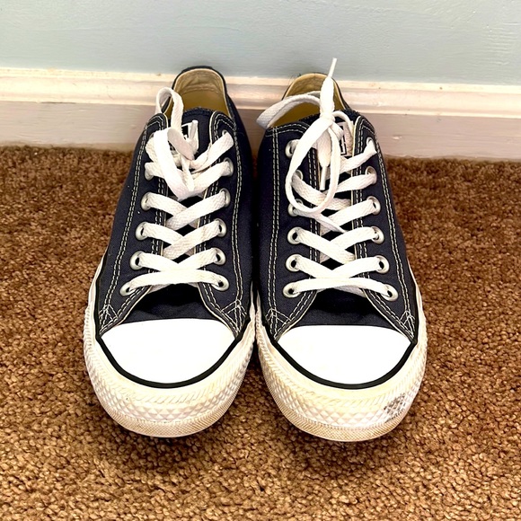 Converse low top, navy blue women’s size 8 - Picture 1 of 4